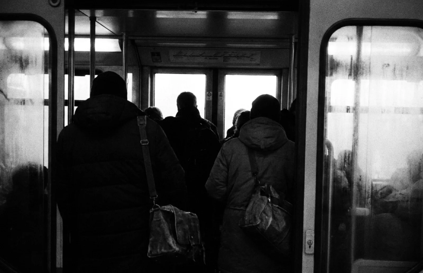 Ringbahn, frame 05. Hermannstrasse, 07:14.